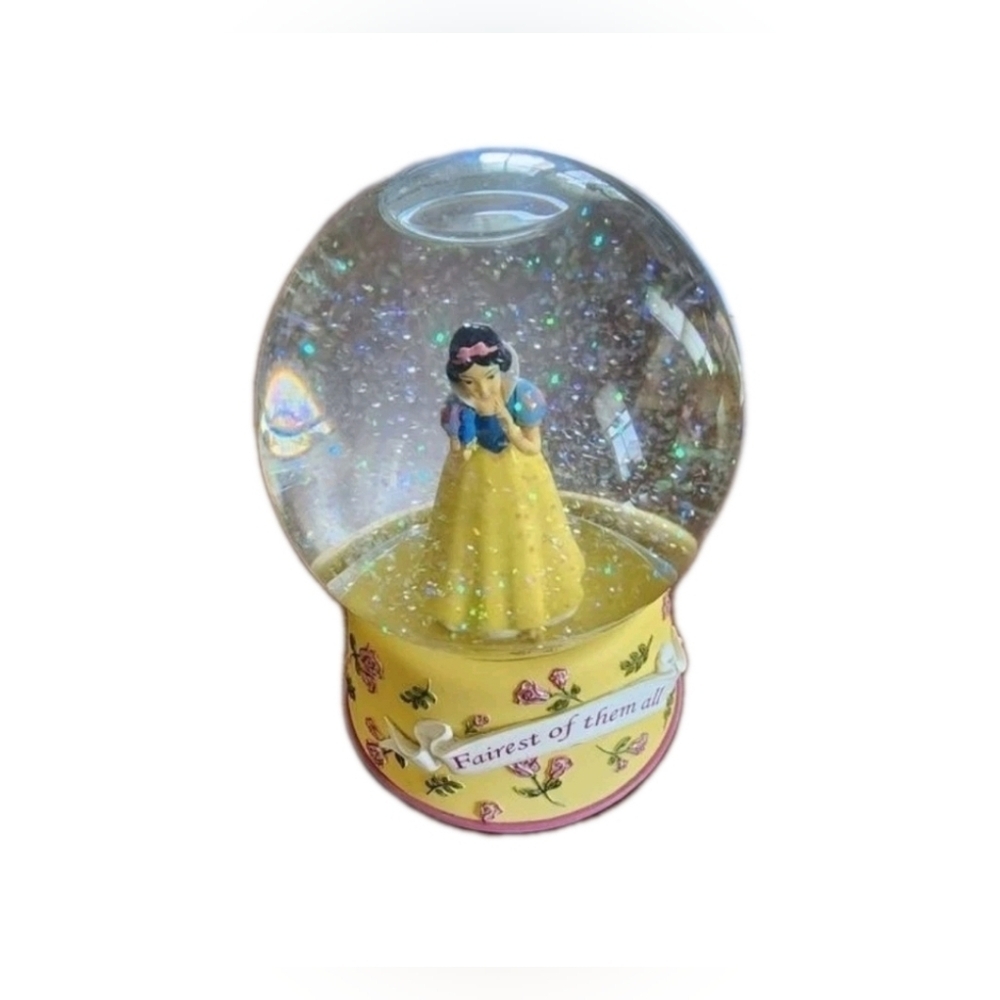 Disney Enesco Snow White Fairest Of Them All "Waltz Of The Flowers" Snow Globe